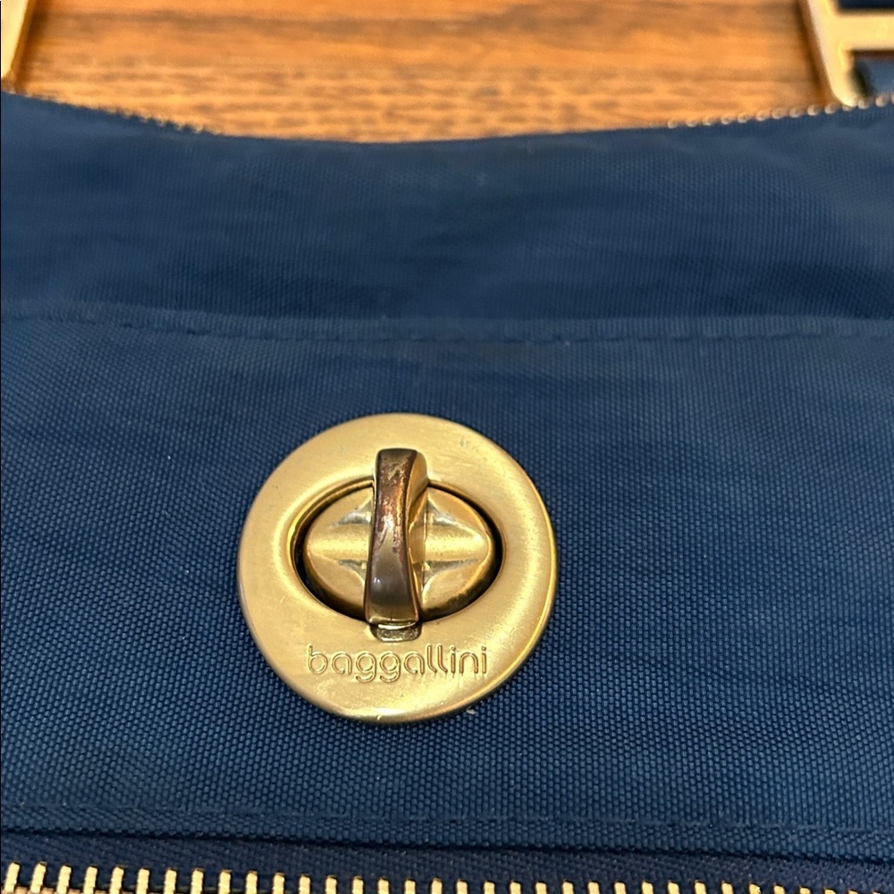 Baggallini Crossbody Bag Blue Travel with Change Purse - Picture 2 of 8